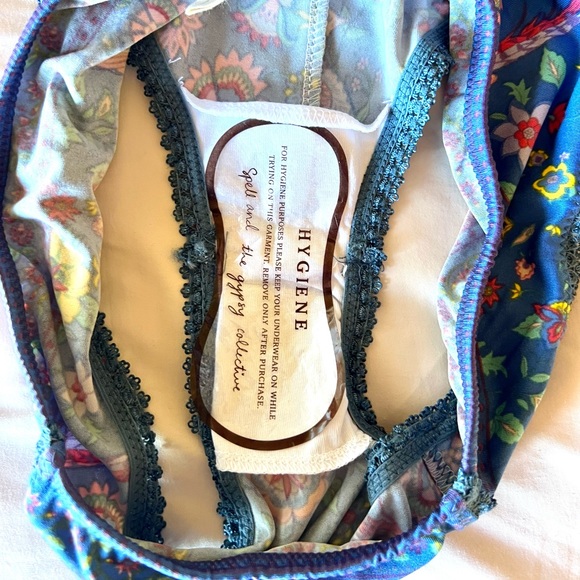 Spell lovebird intimates - Picture 11 of 11